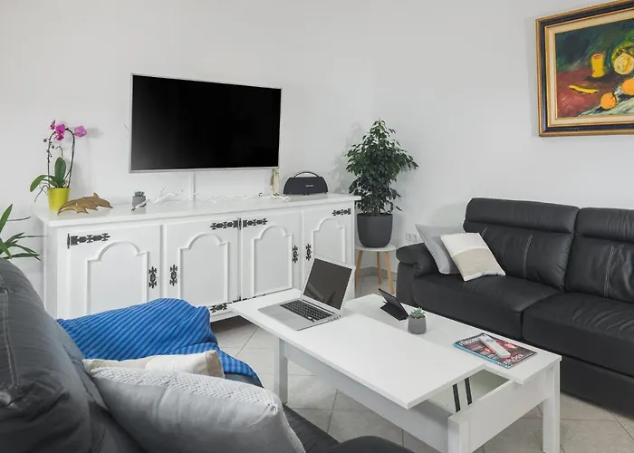 Relaxing Oasis Near Appartement Poreč